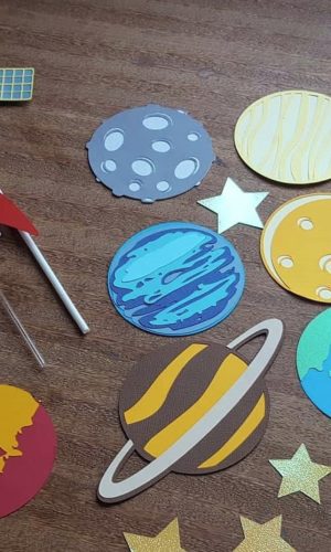Kit com 5 arquivos de corte:06-ASTRONAUTA TOPO CAMADAS