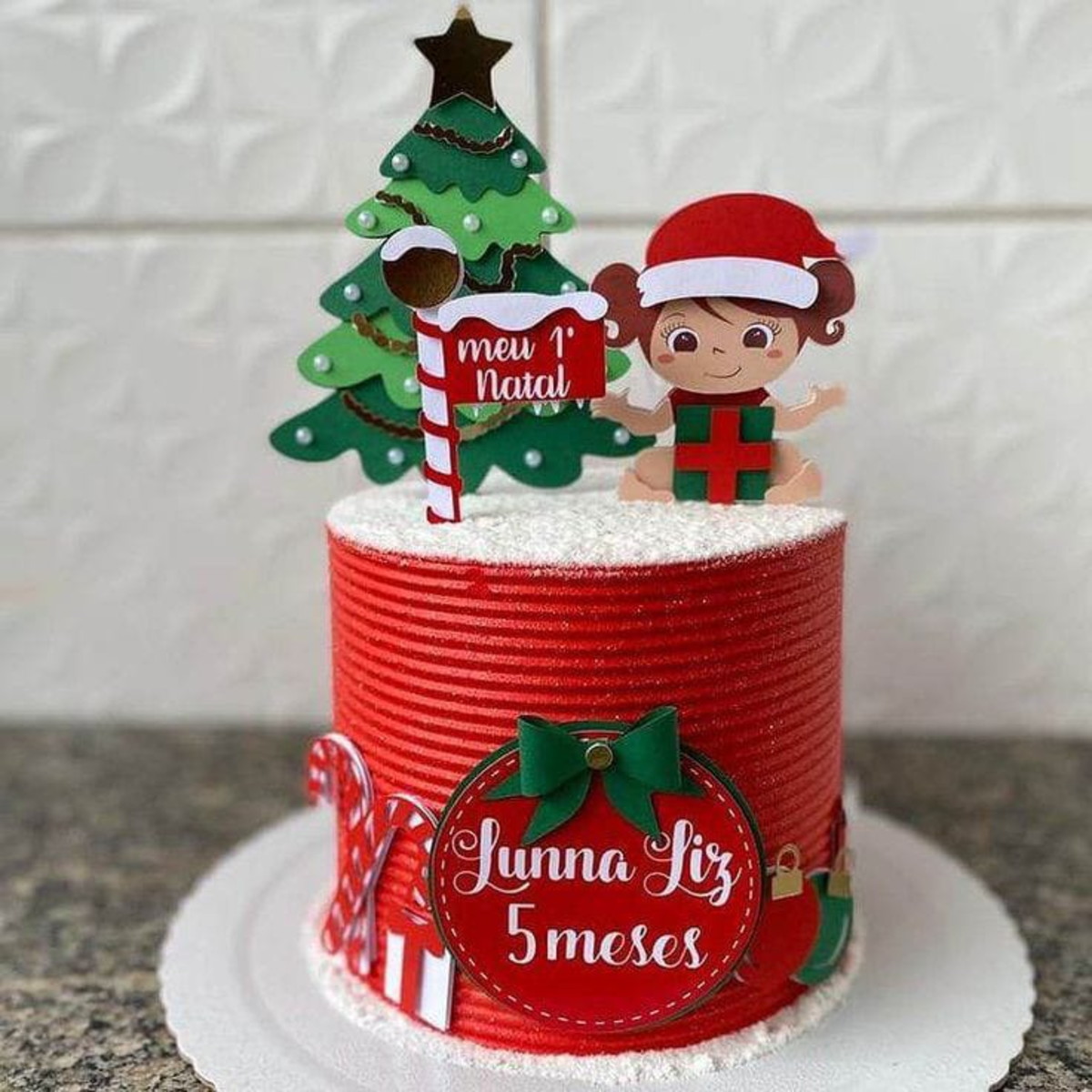 Arquivo de Corte-natal_menina_sentada_com_presentes-studio
