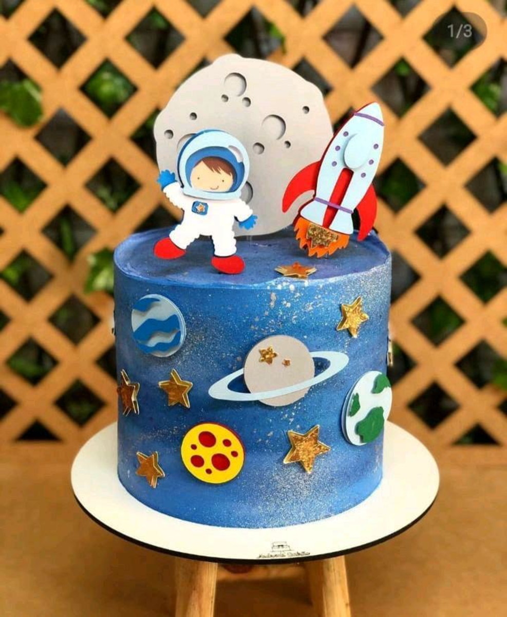 Arquivo de Corte Topo de Bolo Astronauta Studio (em Camadas)