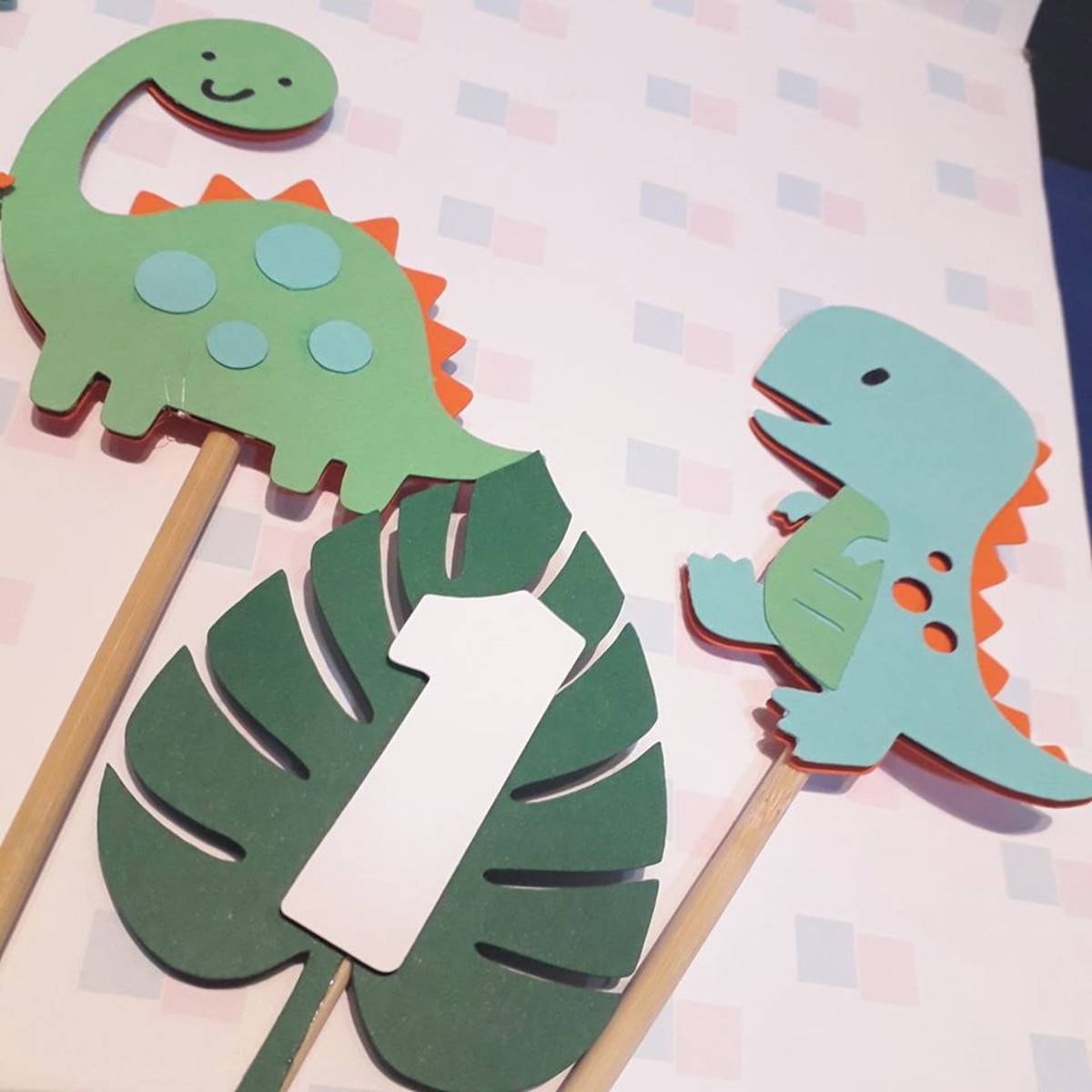 Arquivo de CORTE topo de bolo dinossauro+1 DE BRINDE