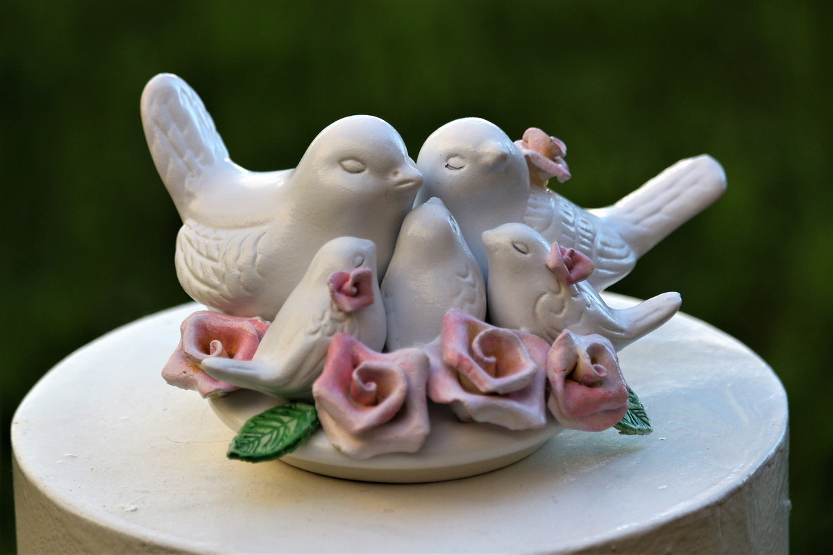Topo De Bolo Pombinhos De Casamento Com Filhote Topo Família - Imagem 2