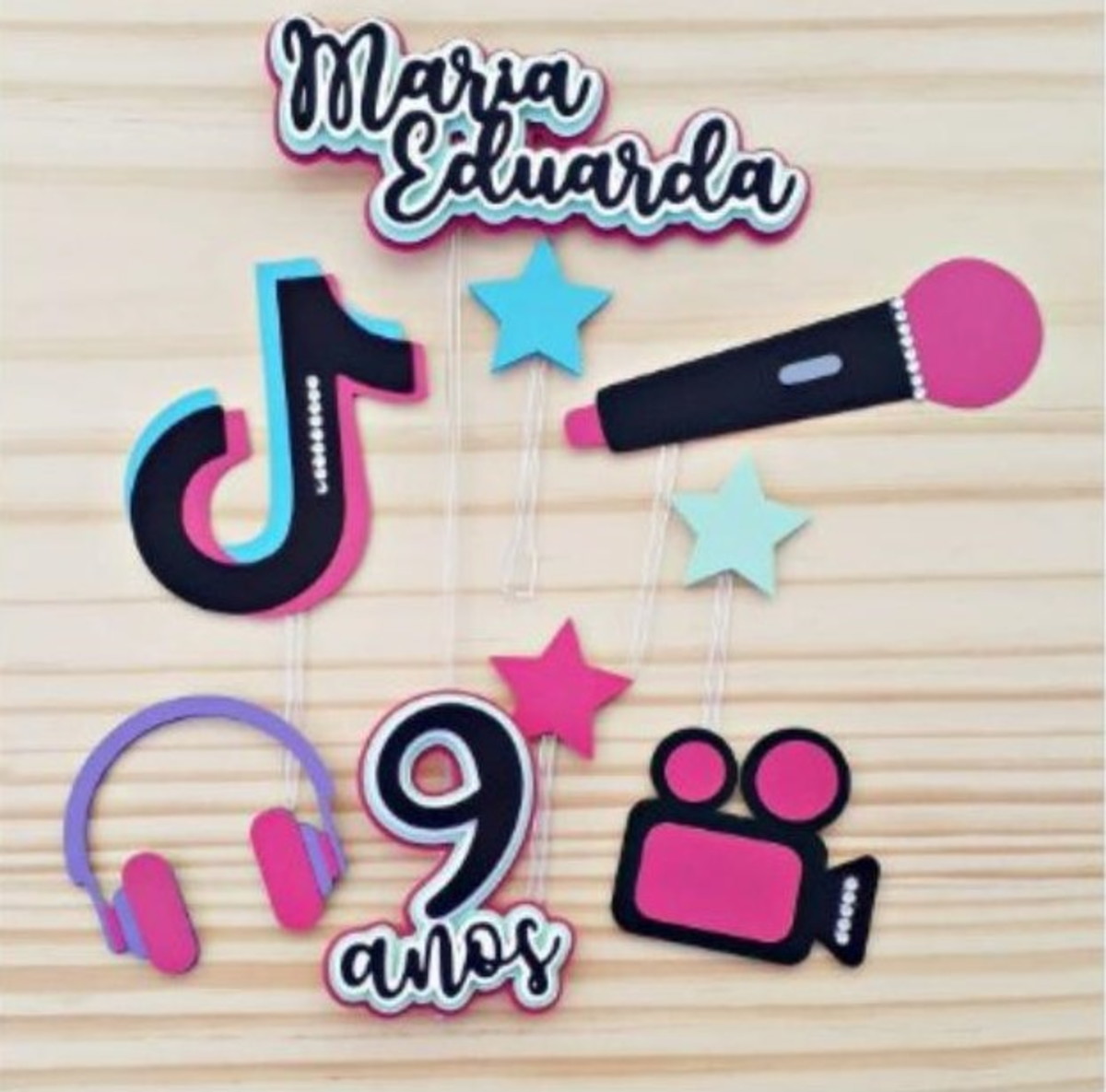 ARQUIVO DE CORTE TOPO DE BOLO TIK TOK MENINA
