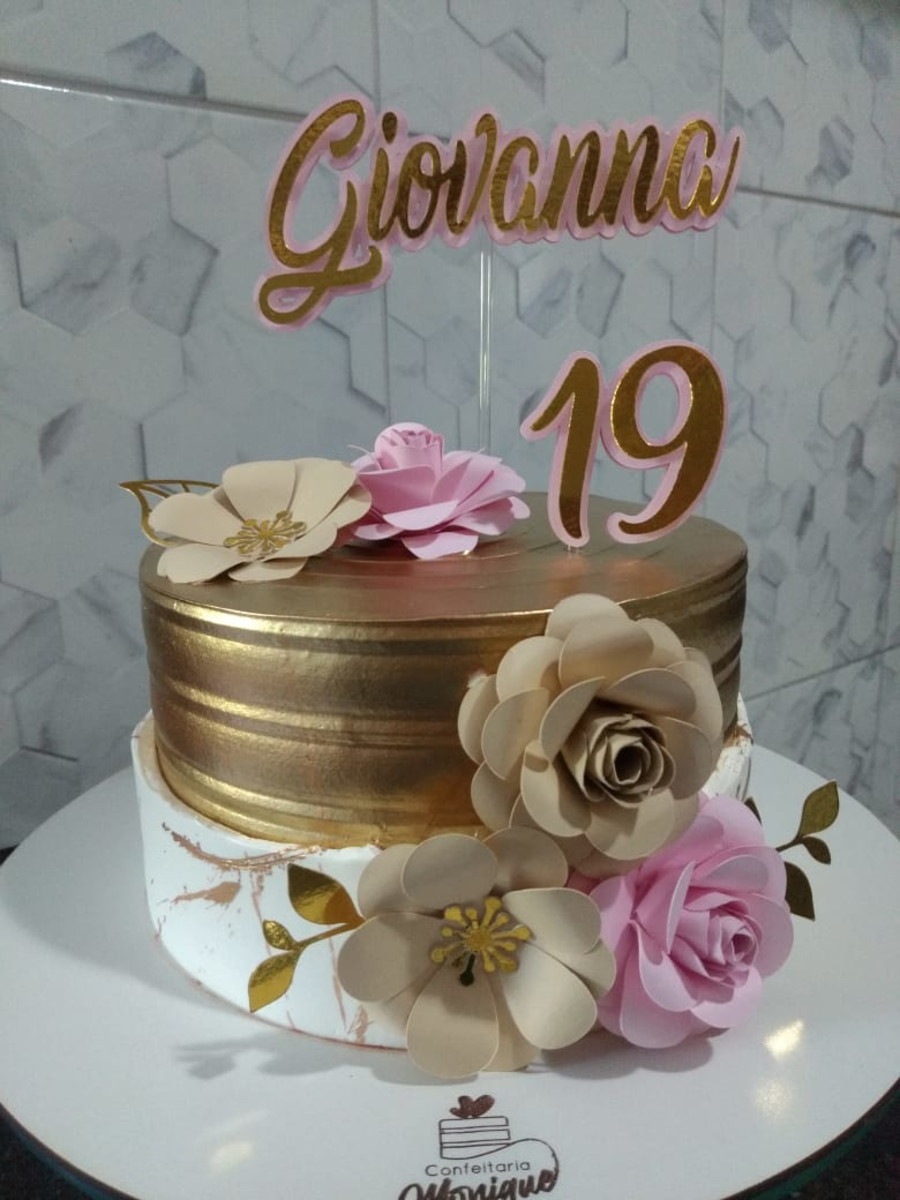 Arquivo Corte topo com o nome Giovanna e flores