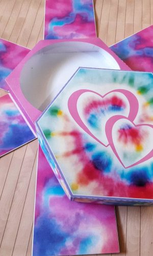 ARQUIVO DE CORTE CAIXA EXPLOSÃO TIE DYE (#1441) PDF E STUDIO