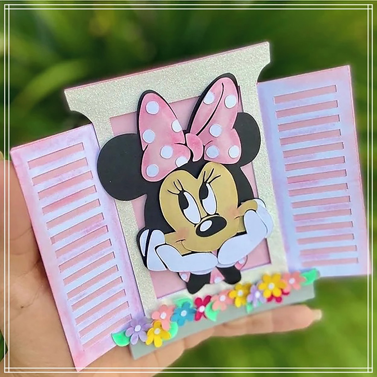 Arquivo de Corte: Topo de Bolo Minnie na Janela 010