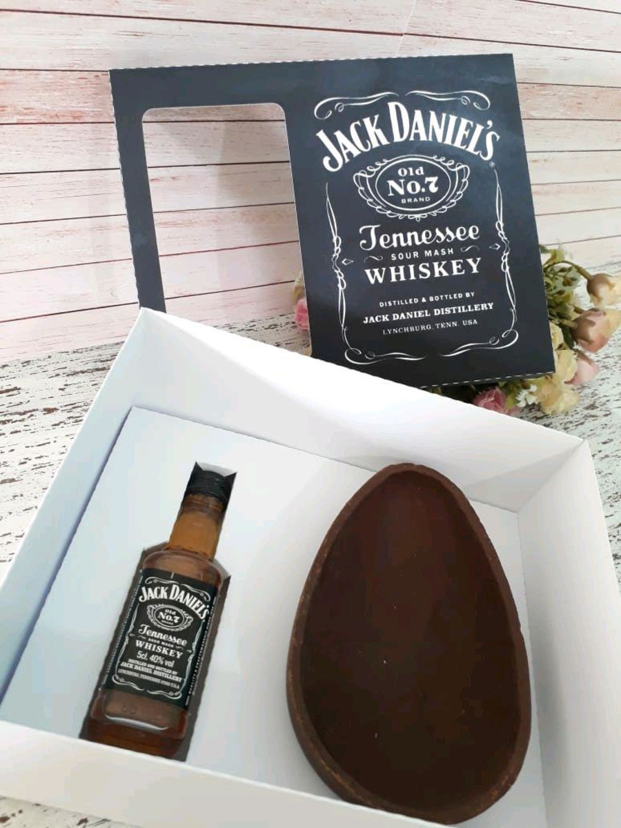 Arquivo Pascoa Caixa Ovo e Cerveja Jack Daniel